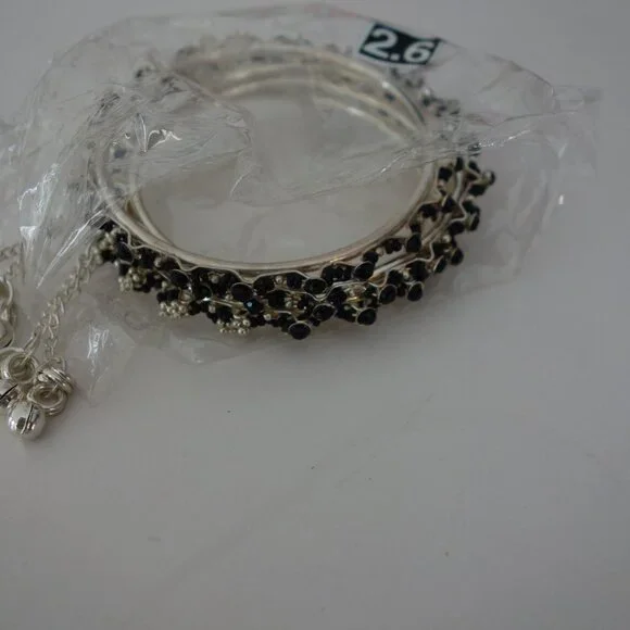 Beautiful 4 Bracelet Diameter 2.5" White Metal & Black Color Beads Vintage - Picture 2 of 16